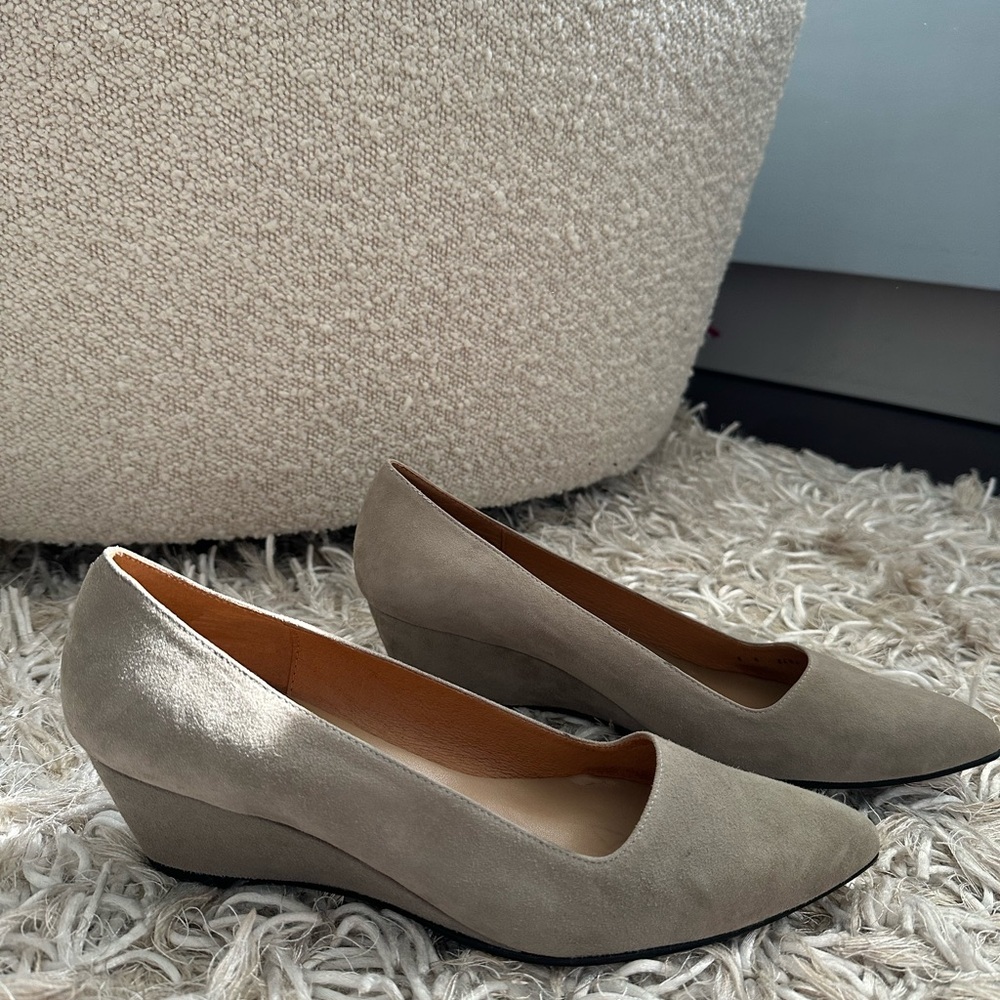 Elegant Women's Wedge Shoes in Taupe